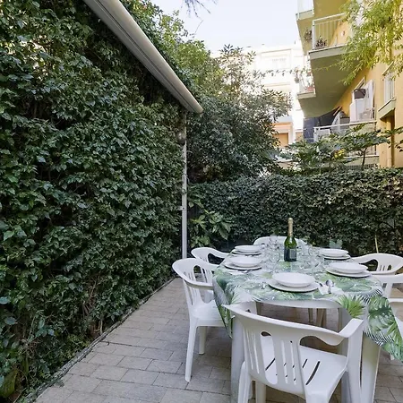 Portosole Roomy Garden Flat * Σαν Ρέμο