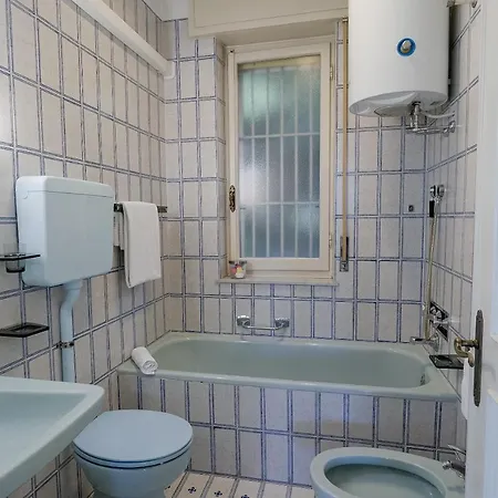 Διαμέρισμα Portosole Roomy Garden Flat