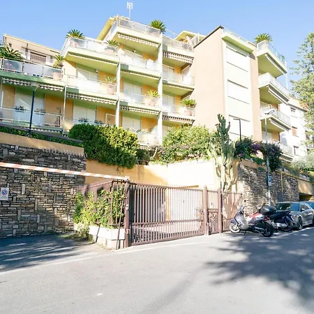 Portosole Roomy Garden Flat Σαν Ρέμο