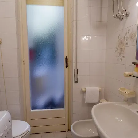 Διαμέρισμα Portosole Roomy Garden Flat