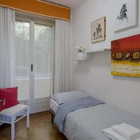 Διαμέρισμα Portosole Roomy Garden Flat